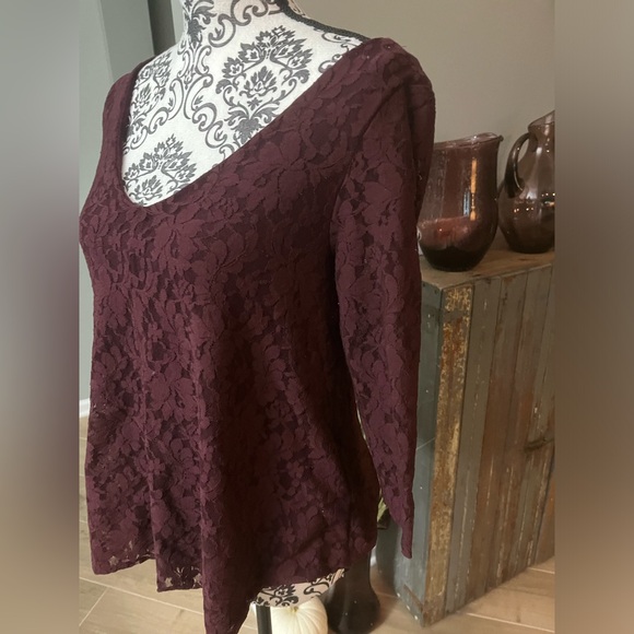 American Eagle size XS burgundy lace top - Picture 6 of 9